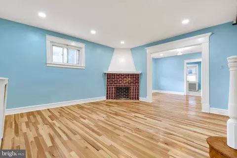 Living - 200 Kingston Rd, Upper Darby, PA 19082 photo 2 of 5