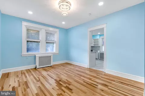 Living - 200 Kingston Rd, Upper Darby, PA 19082 photo 4 of 5