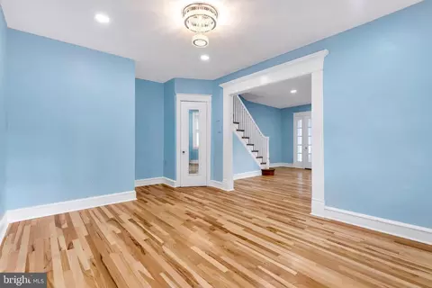 Living - 200 Kingston Rd, Upper Darby, PA 19082 photo 5 of 5