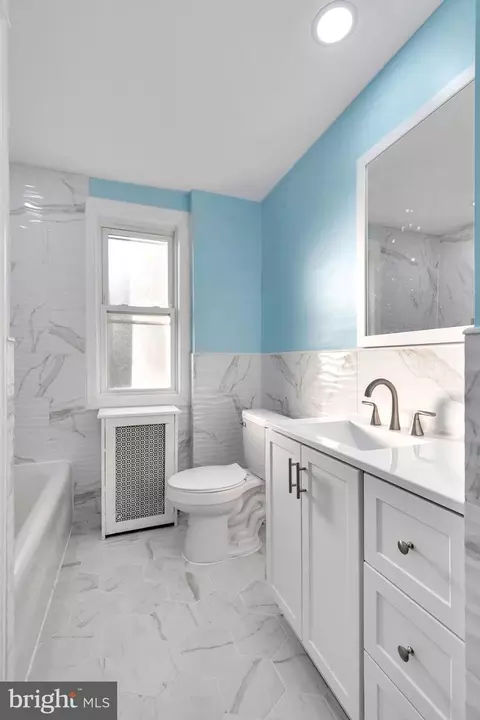 Bath - 200 Kingston Rd, Upper Darby, PA 19082 photo 3 of 6