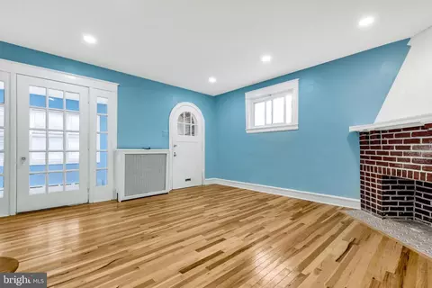 Living - 200 Kingston Rd, Upper Darby, PA 19082 photo 3 of 5