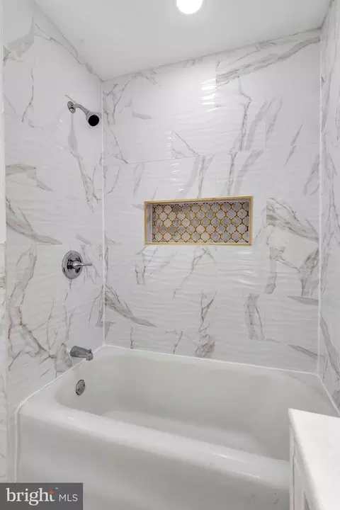 Bath - 200 Kingston Rd, Upper Darby, PA 19082 photo 4 of 6