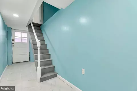 Entry Way - 200 Kingston Rd, Upper Darby, PA 19082 photo 4 of 5