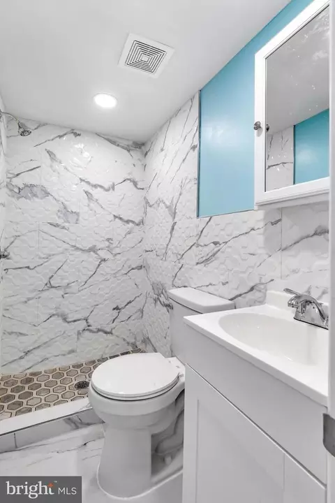 Bath - 200 Kingston Rd, Upper Darby, PA 19082 photo 6 of 6