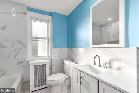Bath - 200 Kingston Rd, Upper Darby, PA 19082 photo 2 of 6