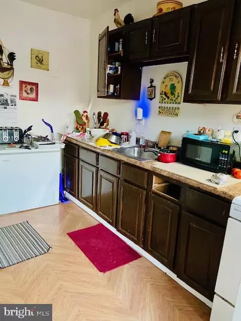 26 Walnut St, Marcus Hook, PA 19061 photo 2