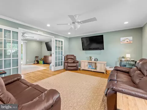Living - 67 Old State Rd, Springfield, PA 19064 photo 1 of 3