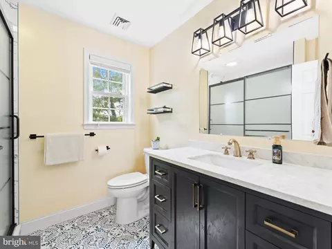Bath - 67 Old State Rd, Springfield, PA 19064 photo 3 of 4