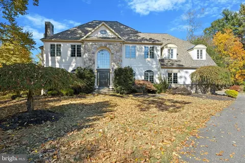 225 White Tail Ln, Media, PA 19063