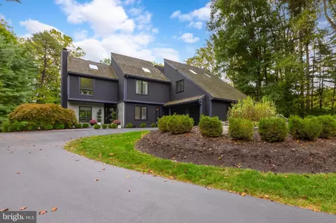 5 Diamond Dr, Thornton, PA 19373