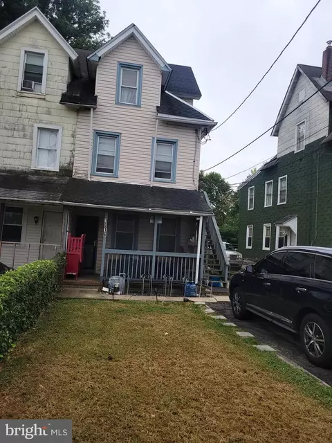 1016 Pine St, Darby, PA 19023