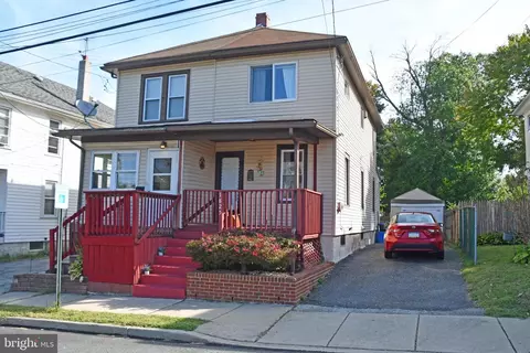1825 Huddle Ave, Boothwyn, PA 19061