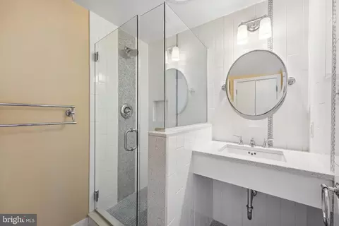 Bath - 709 Eagle Rd, Wayne, PA 19087 photo 4 of 6