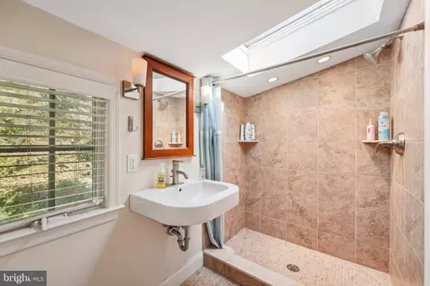 Bath - 709 Eagle Rd, Wayne, PA 19087 photo 6 of 6