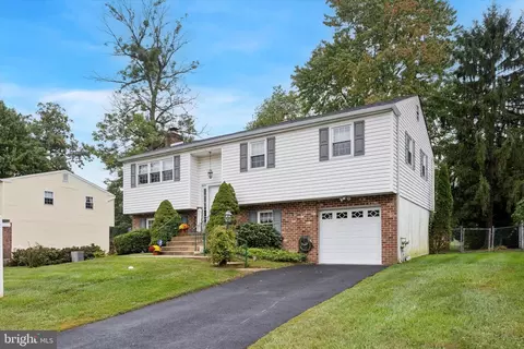 512 Schick Rd, Aston, PA 19014