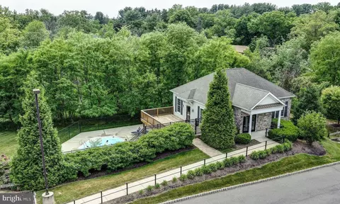 2208 Lydia Hollow Dr #B2, Glen Mills, PA 19342
