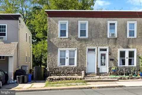 32 Darby Rd, Havertown, PA 19083