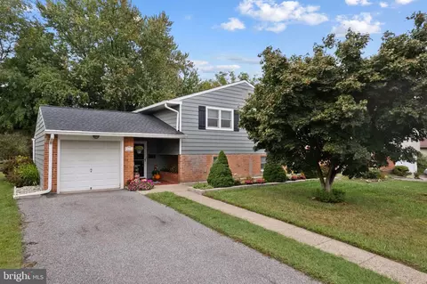 212 Foulke Ln, Springfield, PA 19064