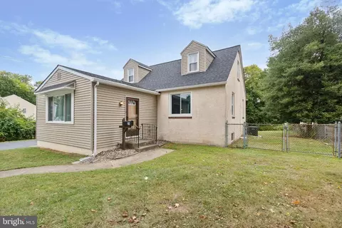 21 E Woodland Ave, Norwood, PA 19074