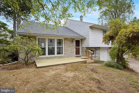 140 Lawrence Rd, Broomall, PA 19008