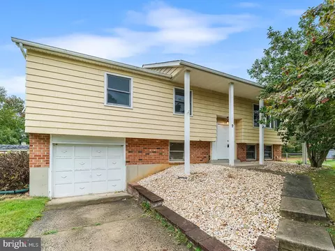9 Tansey Dr, Aston, PA 19014
