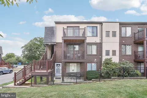 5200 Hilltop Dr #M24, Brookhaven, PA 19015