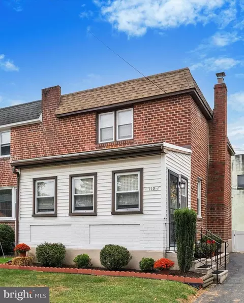 712 2nd Ave, Folsom, PA 19033