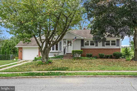 3760 Ridgewood Ln, Brookhaven, PA 19015