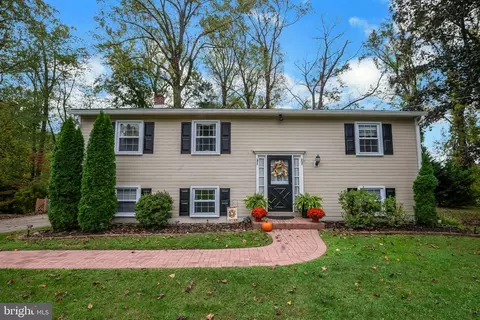 1690 Hillcrest Ln, Aston, PA 19014