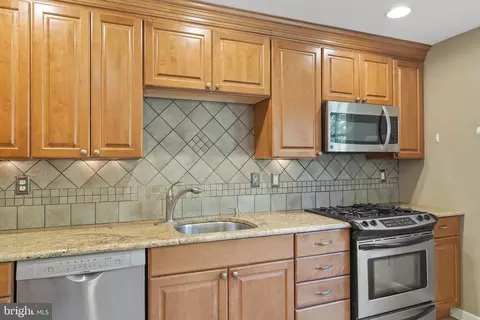 411 Saint Davids Ave, Wayne, PA 19087 photo 4