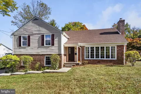 411 Saint Davids Ave, Wayne, PA 19087