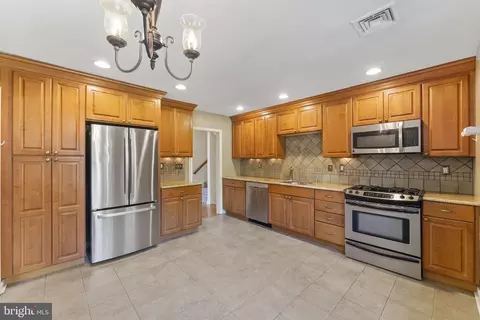 411 Saint Davids Ave, Wayne, PA 19087 photo 3
