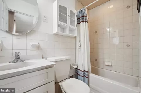 Bath - 443 Maddock Rd, Springfield, PA 19064 photo 2 of 2