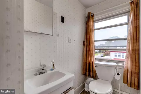 Bath - 7017 Wayne Ave, Upper Darby, PA 19082 photo 5 of 6