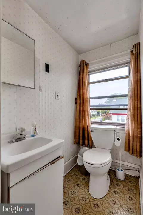 Bath - 7017 Wayne Ave, Upper Darby, PA 19082 photo 6 of 6