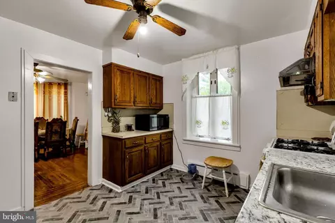Entry Way - 7017 Wayne Ave, Upper Darby, PA 19082 photo 1 of 2