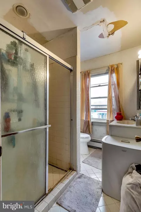 Bath - 7017 Wayne Ave, Upper Darby, PA 19082 photo 3 of 6