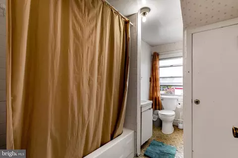 Bath - 7017 Wayne Ave, Upper Darby, PA 19082 photo 4 of 6