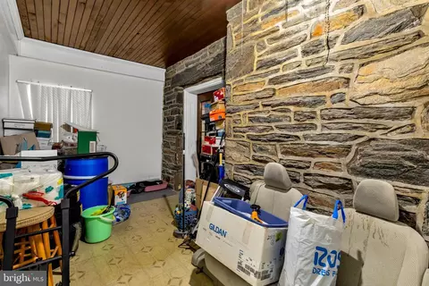Entry Way - 7017 Wayne Ave, Upper Darby, PA 19082 photo 2 of 2