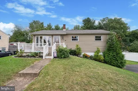 2207 Broomall St, Ogden, PA 19061 photo 2