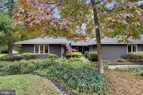 42 Rabbit Run Rd, Rose Valley, PA 19086