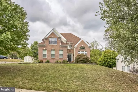 40 Venuti Dr, Aston, PA 19014