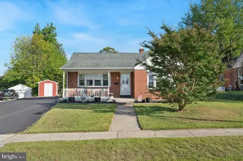 3 Franklin Getz Dr, Broomall, PA 19008