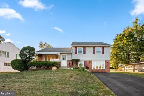 422 S Central Blvd, Broomall, PA 19008