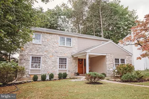 627 Barry Dr, Springfield, PA 19064