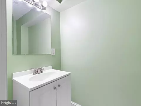 Bath - 4001 Stirrup Ct, Boothwyn, PA 19061 photo 5 of 5