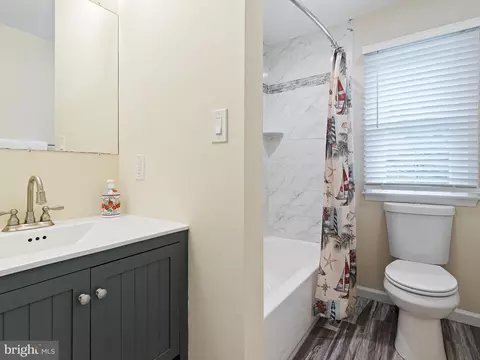 Bath - 4001 Stirrup Ct, Boothwyn, PA 19061 photo 4 of 5