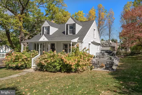 Exterior - 107 Radnor Rd, Wayne, PA 19087 photo 2 of 9