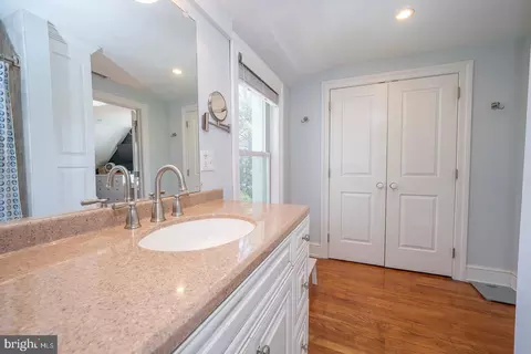 Bath - 107 Radnor Rd, Wayne, PA 19087 photo 3 of 5
