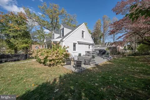 Exterior - 107 Radnor Rd, Wayne, PA 19087 photo 5 of 9